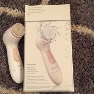 Mary kay skinvigotate cleansing brush